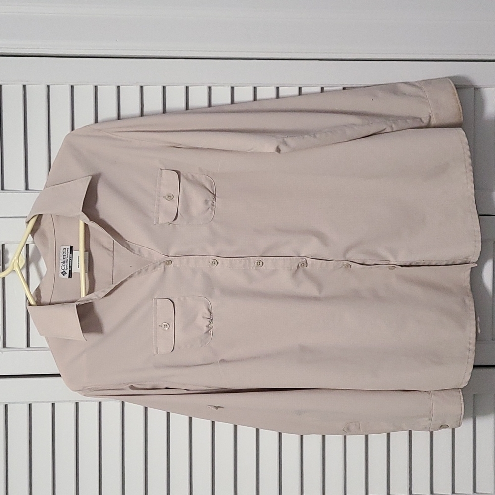 Columbia Omni shade button up vneck top. Women's XL